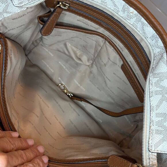 Michael Kors Jet Set Logo Large Tote Bag - Picture 14 of 16